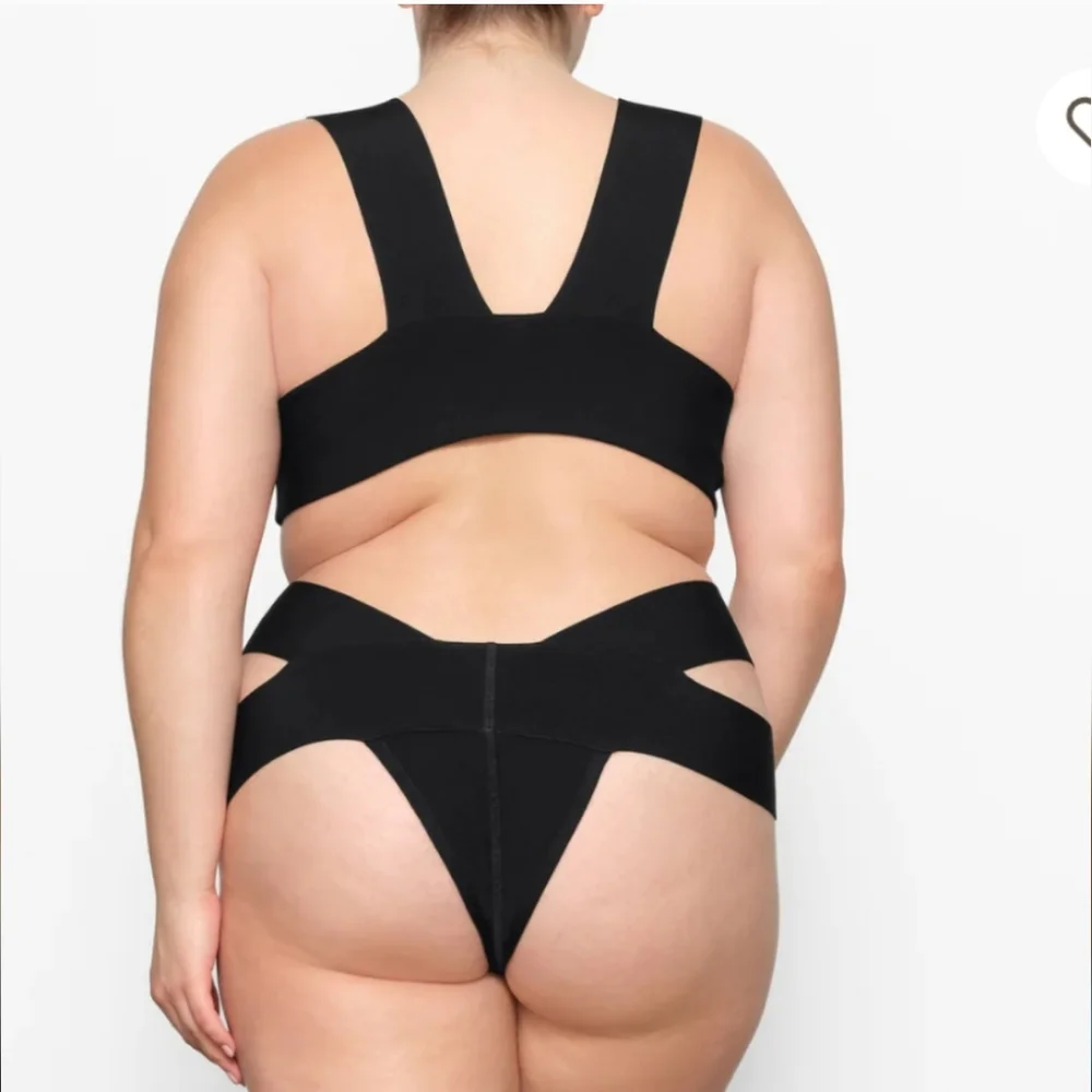 NWT SKIMS KNIT SWIM STRAPPY BIKINI BOTTOMS IN ONYX